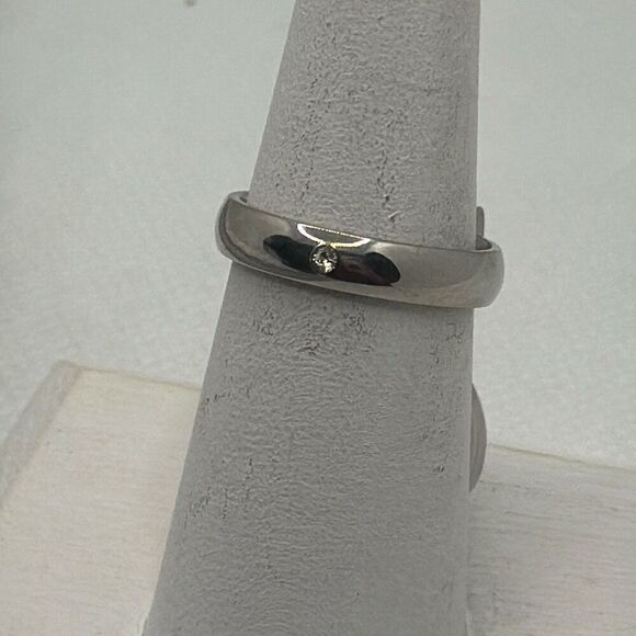 NWOT Size 6 Stainless steel band with solitaire zircon stone - Picture 1 of 4